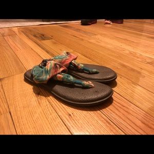 Lightly worn size 8 Sanuk Sandals